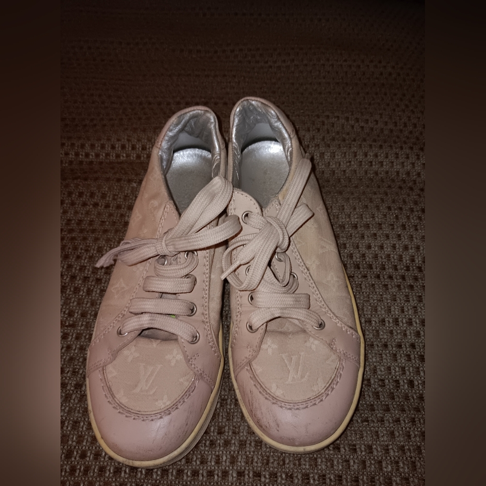 Louis Vuitton Pink Monogram Juniors Sneakers Size 12